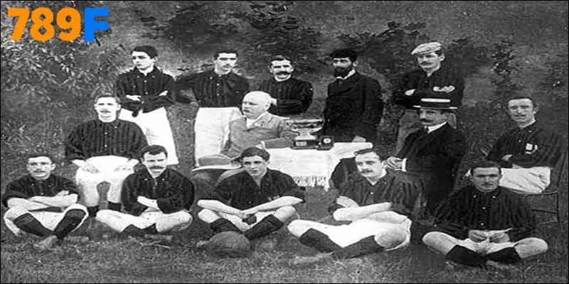 Câu lạc bộ Bóng đá AC Milan ban đầu mang tên Milan Foot-Ball and Cricket Club
