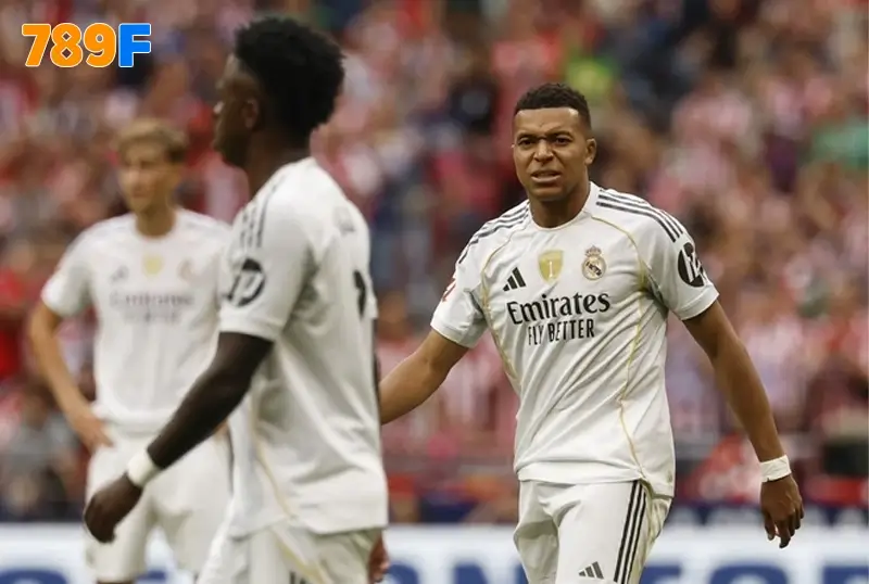 Khủng hoảng đầu mùa ở Real Madrid khi hàng thủ liên tục bị thử thách Khủng hoảng đầu mùa ở Real Madrid khi hàng thủ liên tục bị thử thách